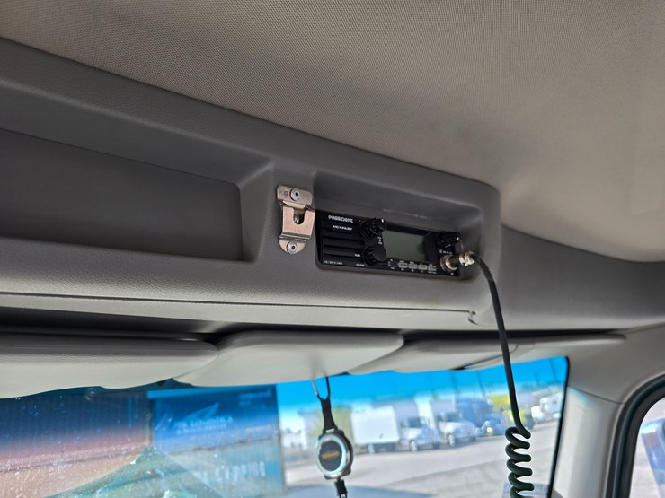 2019-peterbilt-567-image-100