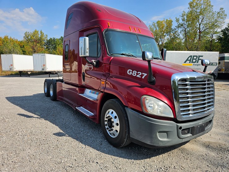 2016-freightliner-cascadia-125-image-28