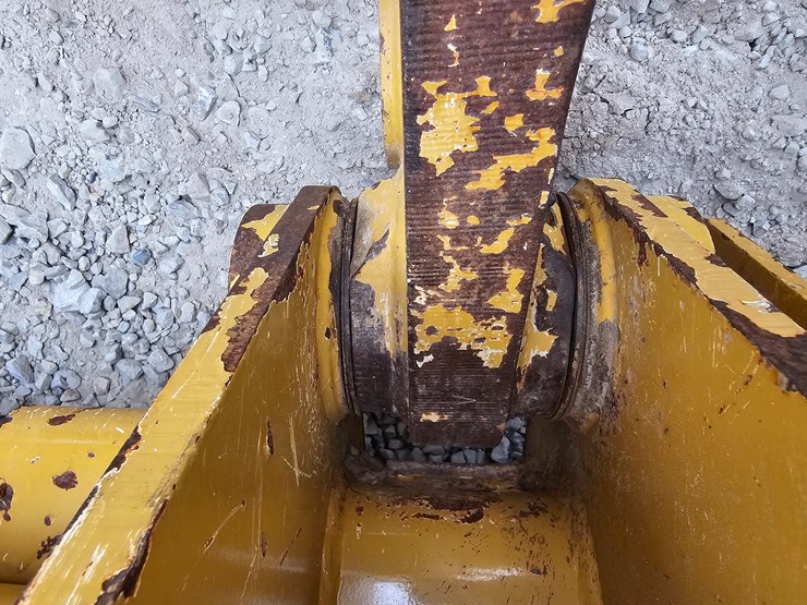 2023-caterpillar-953-image-100