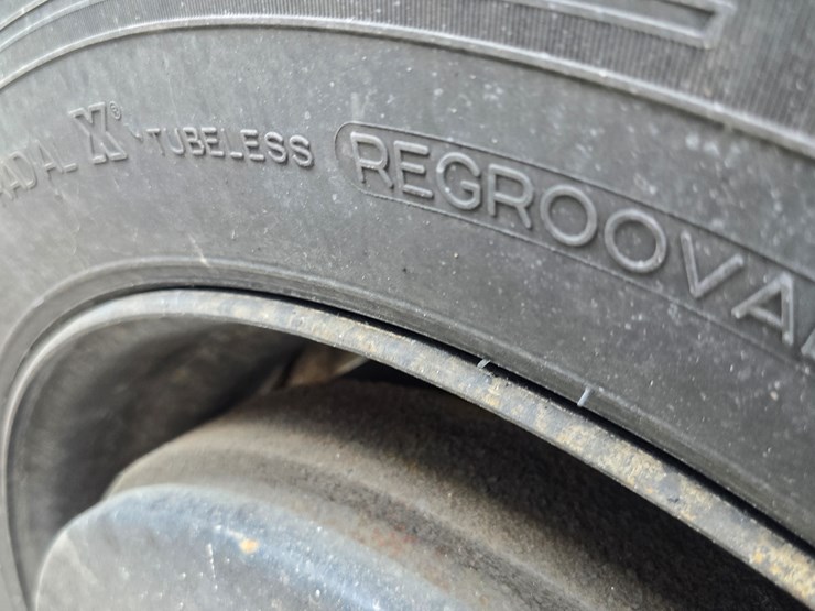 2013-freightliner-columbia-112-image-92