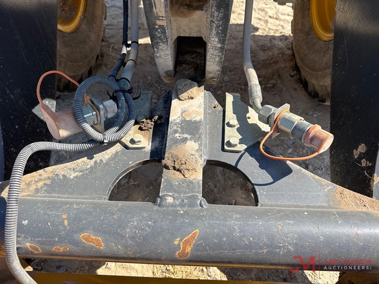 2021-deere-204l-image-6
