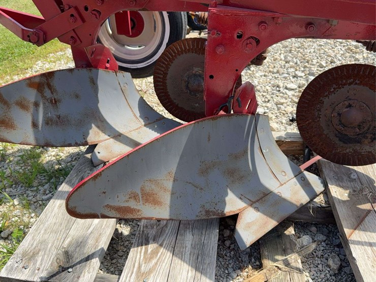 3-bottom-semi-mounted-plow-image-16