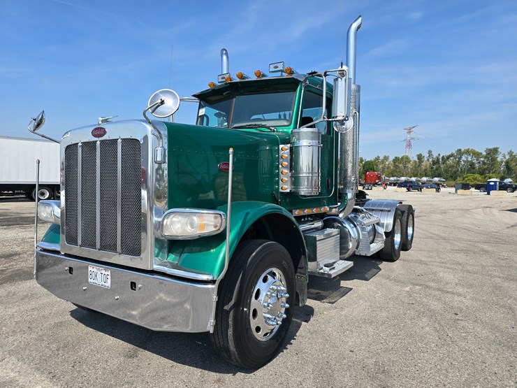 2014-peterbilt-388-image-1