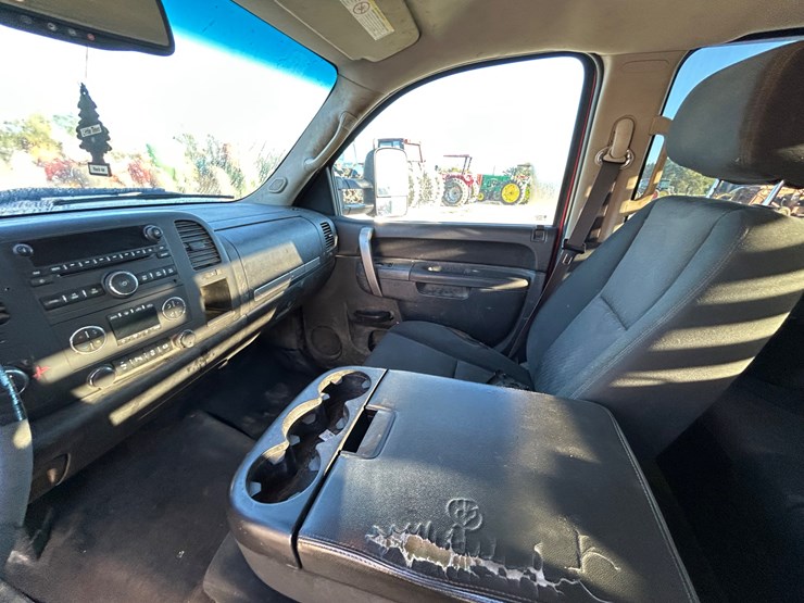 2013-chevrolet-2500-image-12