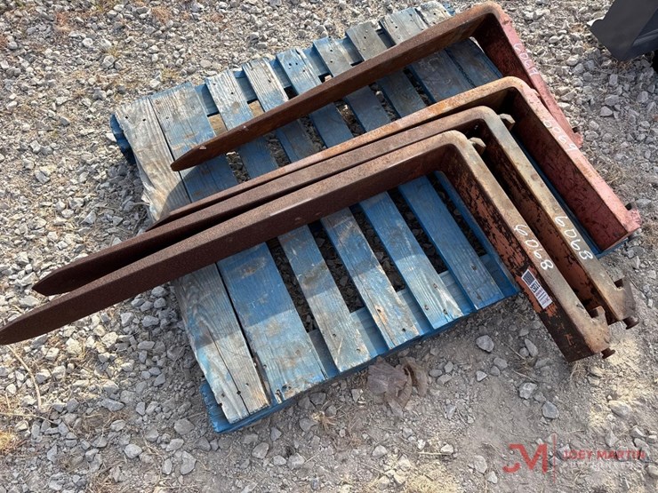(1)-pair-of-48"-forklift-forks-image-1