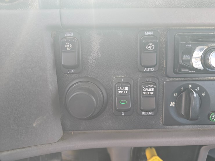 2014-peterbilt-365-image-85