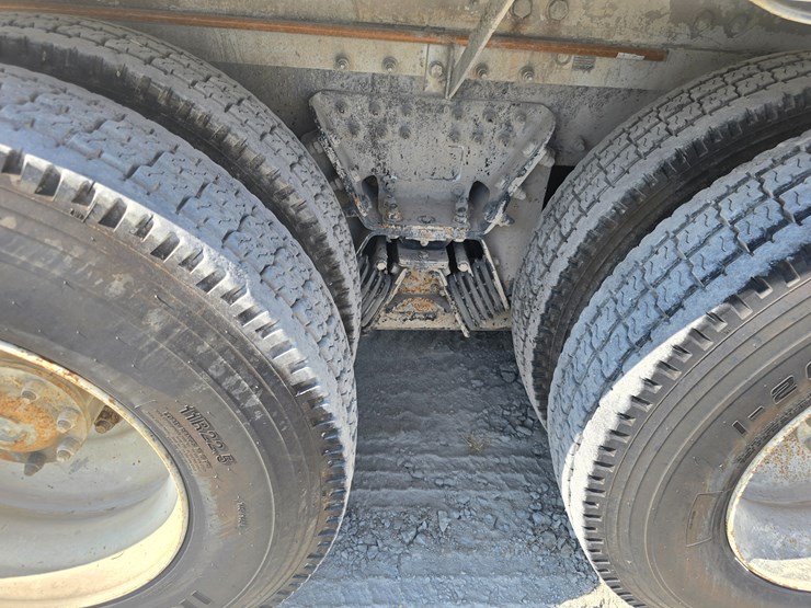 2014-peterbilt-365-image-100