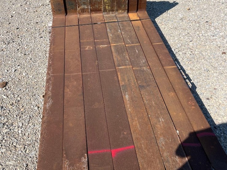 (1)-pair-of-72"-forklift-forks-image-1