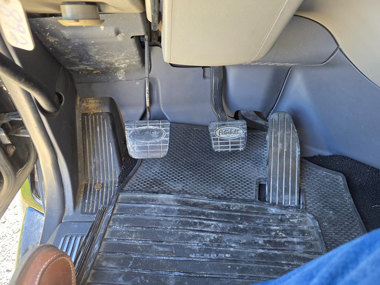 2015-peterbilt-579-image-82