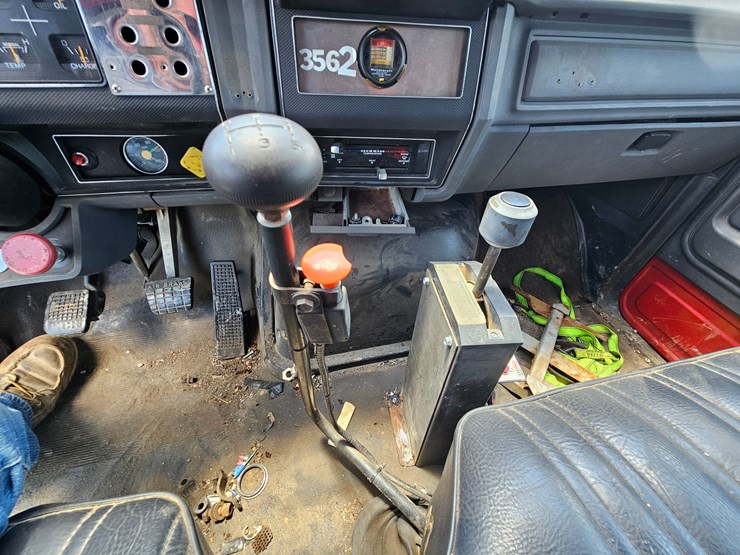 1993-ford-f800-image-46