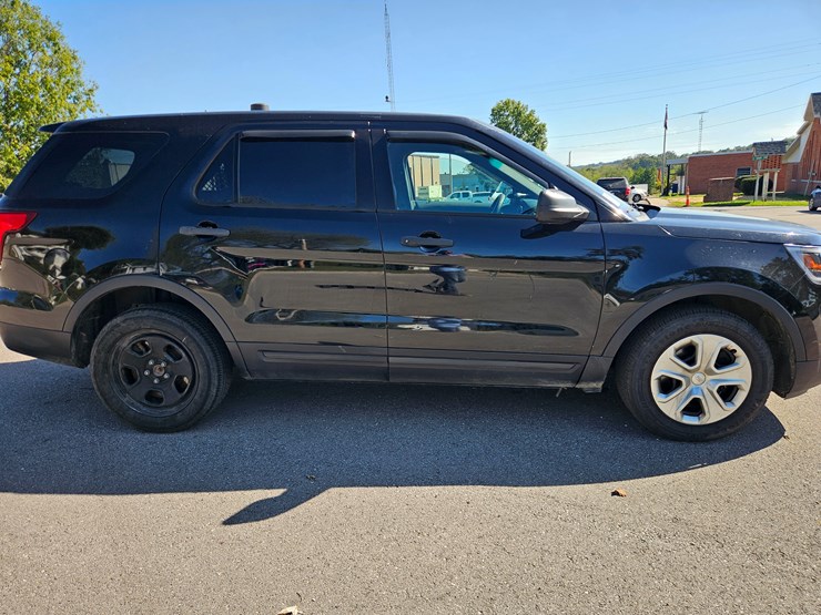 2017-ford-explorer-image-15