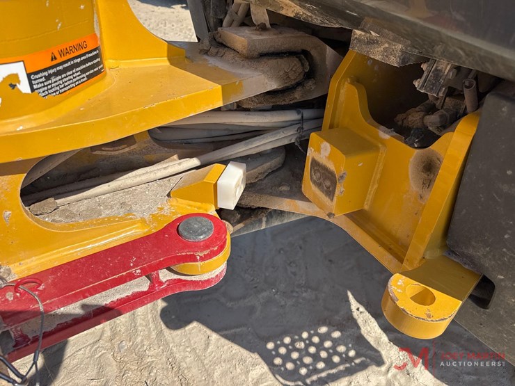 2021-deere-204l-image-8