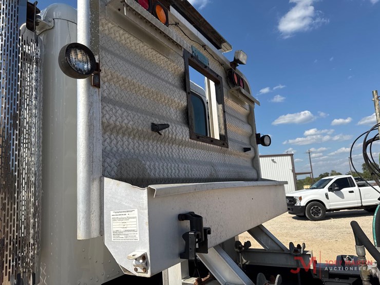 peterbilt-389-image-6