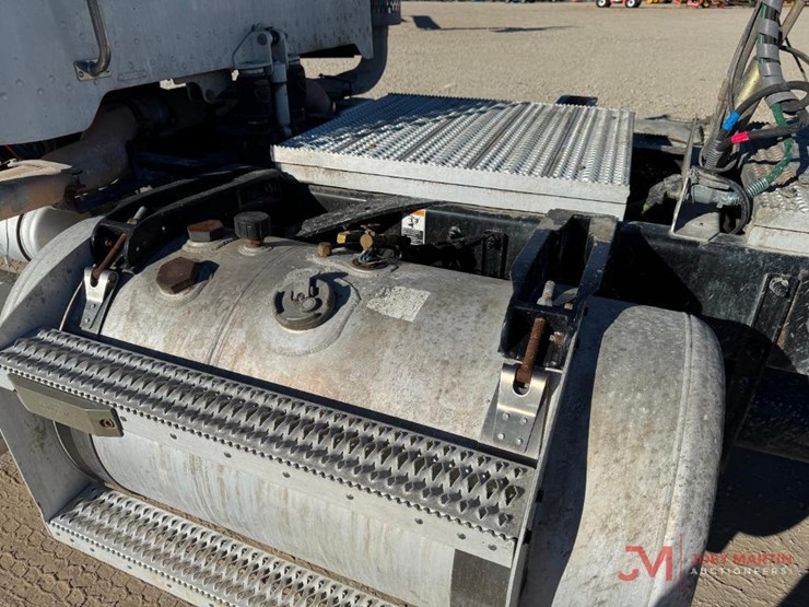 2016-peterbilt-389-image-6