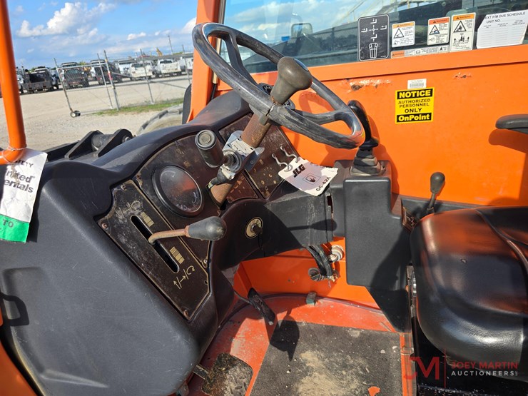 2015-jlg-g6-42a-image-16