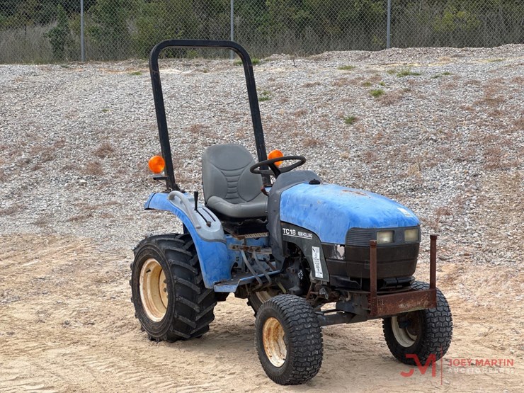 new-holland-tc18-image-1