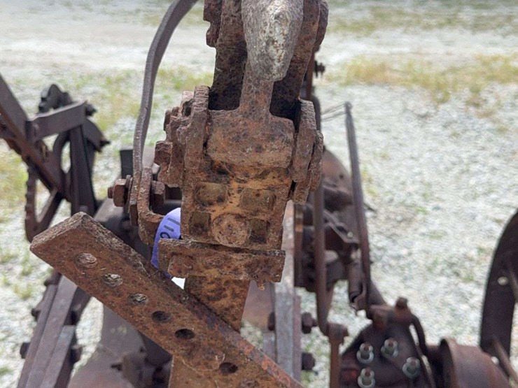 international-2-bottom-plow-image-18