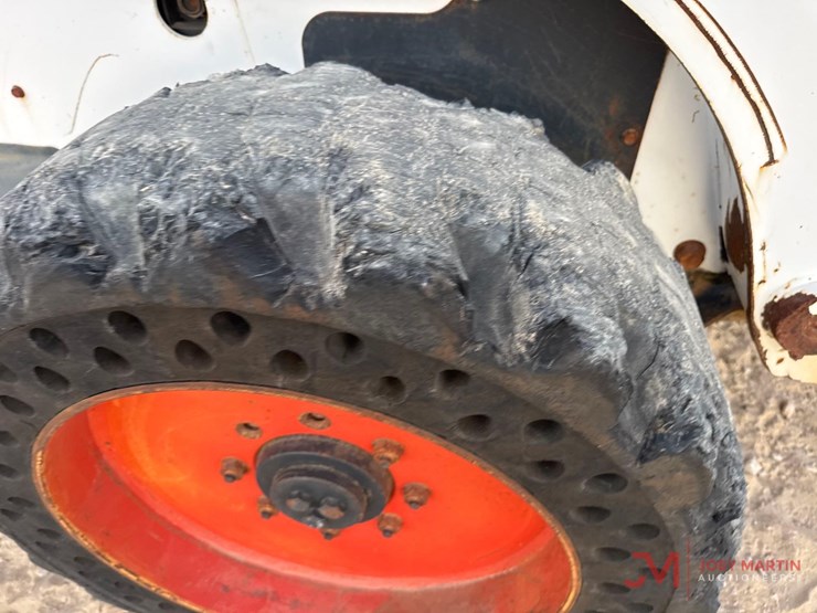 2004-bobcat-s300-image-9