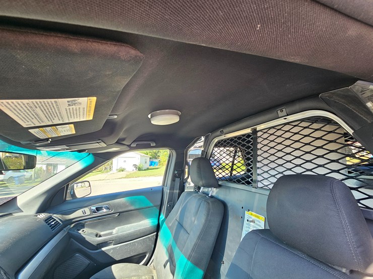 2017-ford-explorer-image-30