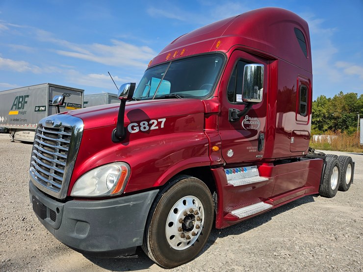 2016-freightliner-cascadia-125-image-2