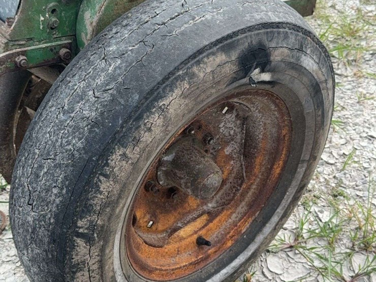john-deere-model-b-planter-image-38