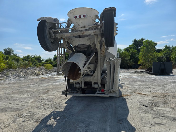 2014-peterbilt-365-image-25