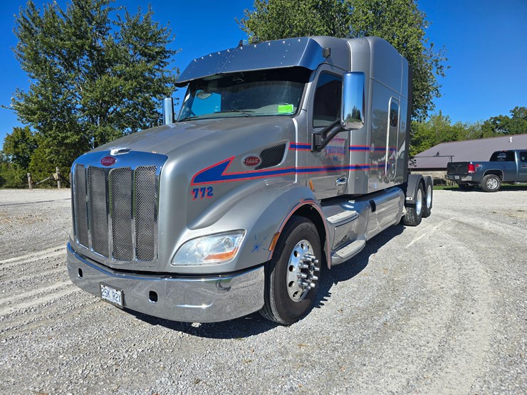 2015-peterbilt-579-image-2