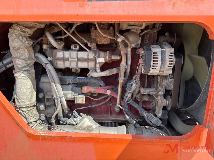 2016-jlg-8042-image-11