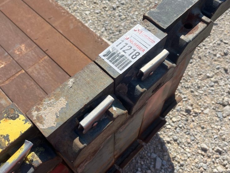 (1)-pair-of-72"-forklift-forks-image-2