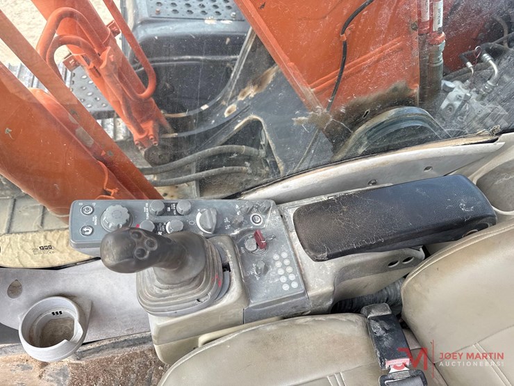 2014-hitachi-zx210-lc-5n-image-19