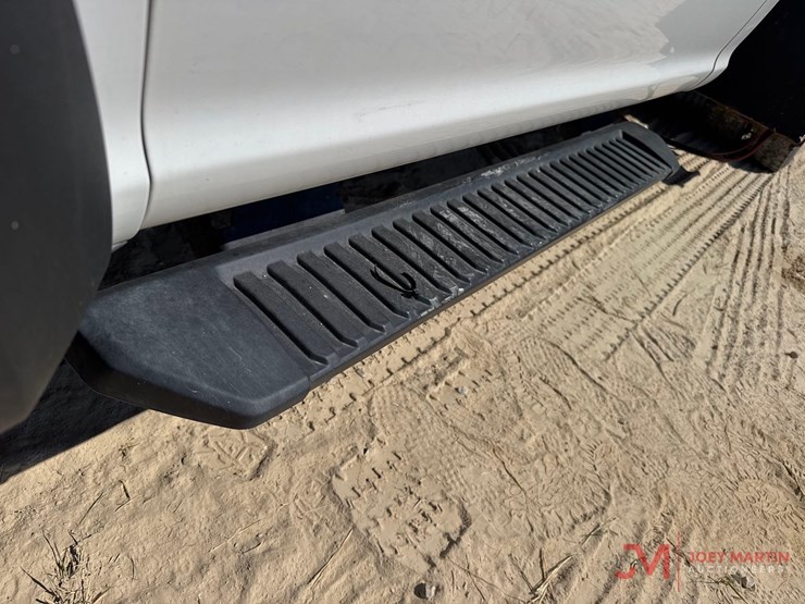 2017-ford-f550-xl-image-11