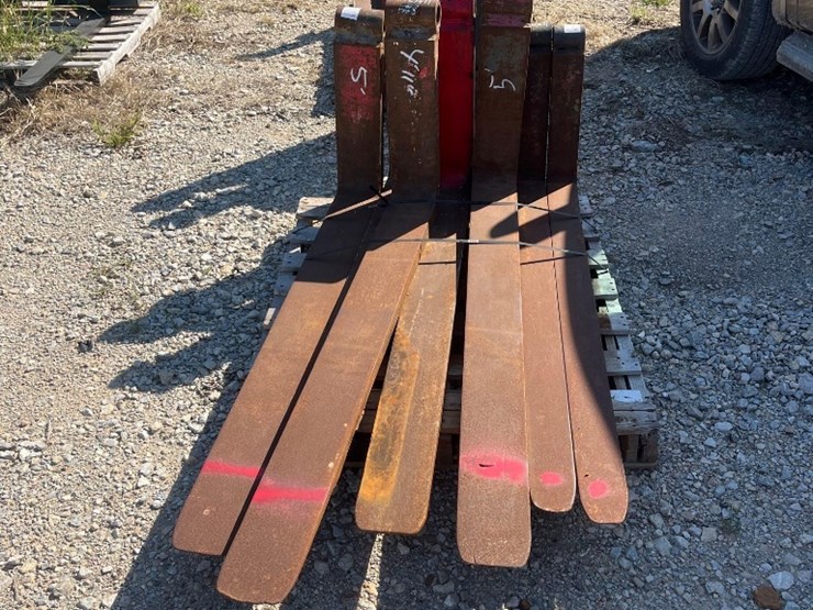 (1)-pair-of-60"-telehandler-forks-image-1