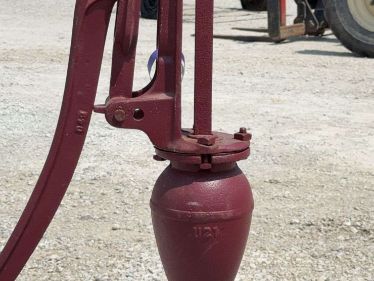 red-jacket-pump-image-4
