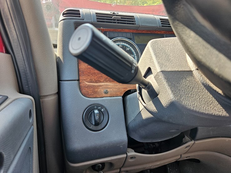 2016-freightliner-cascadia-125-image-68