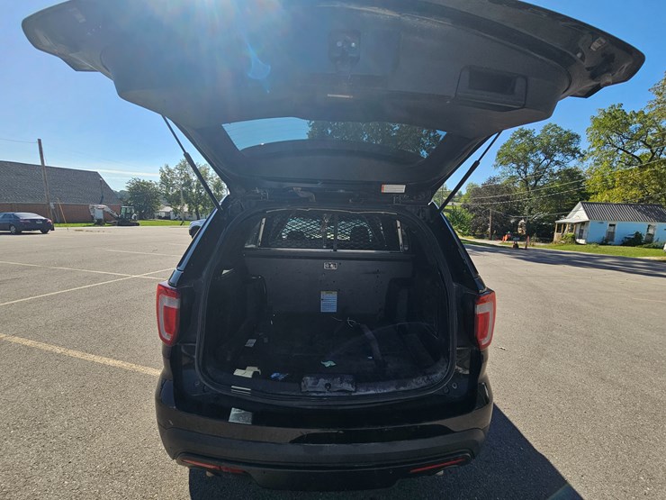 2017-ford-explorer-image-49