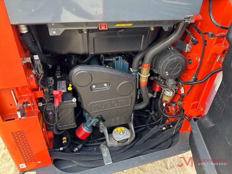 2016-kubota-ssv65-image-8