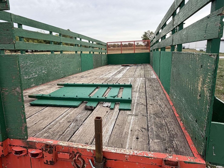 33'-trailer-image-4