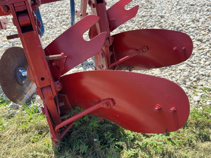 2-bottom-fast-hitch-plow-image-11
