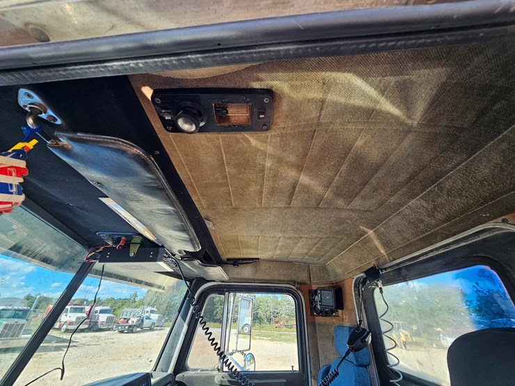 1989-peterbilt-379-image-72