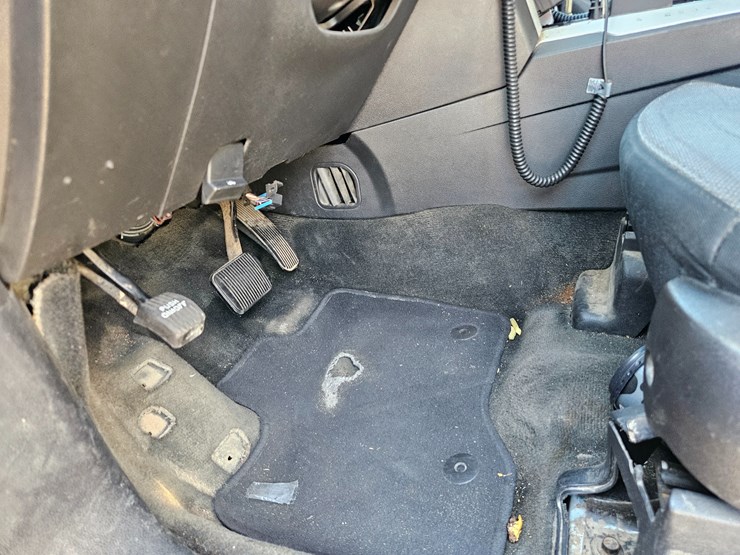 2014-ford-explorer-image-27