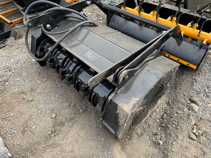 new-giyi-co-32in-mini-stand-on-skidloader-mulcher-attachment-model-ml32-image-1