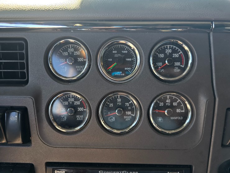 2015-peterbilt-579-image-77