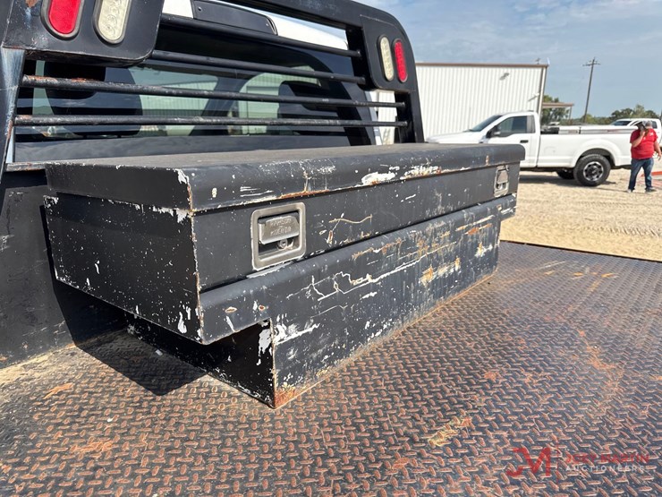 2016-ram-35oo-slt-heavy-duty-flatbed-pickup-truck-image-8