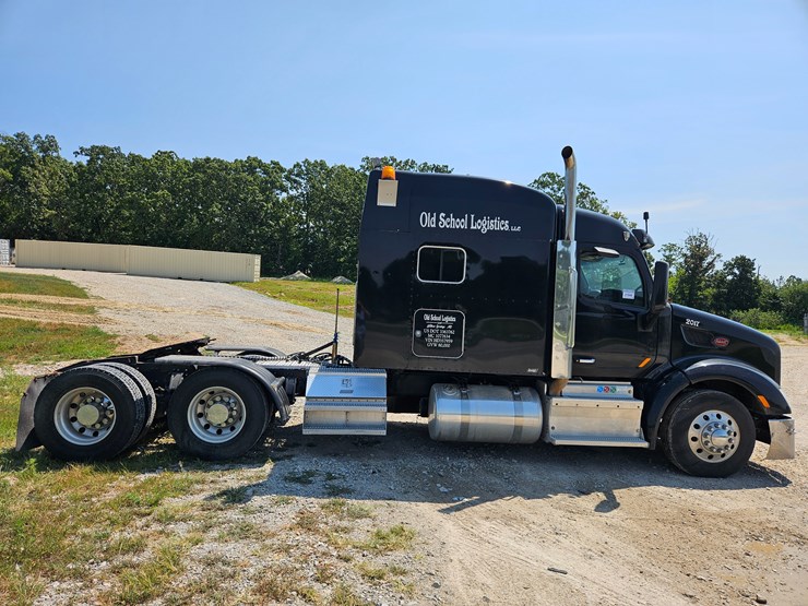 2017-peterbilt-579-image-24