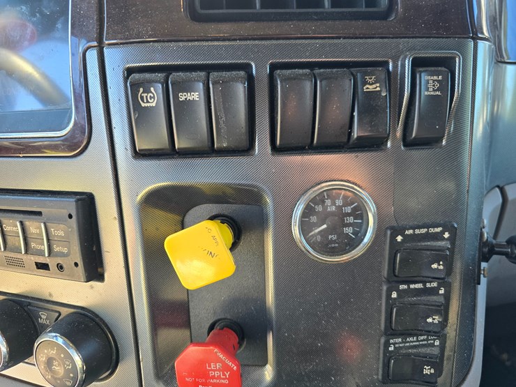 2015-peterbilt-579-image-71