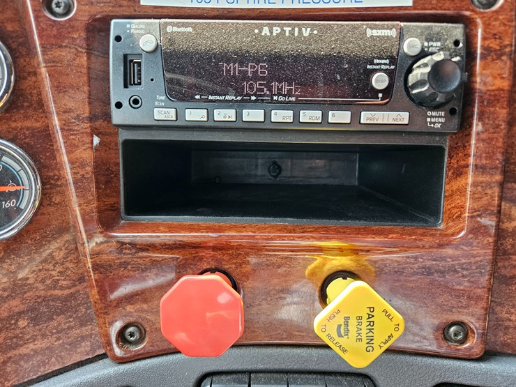 2016-freightliner-cascadia-125-image-63