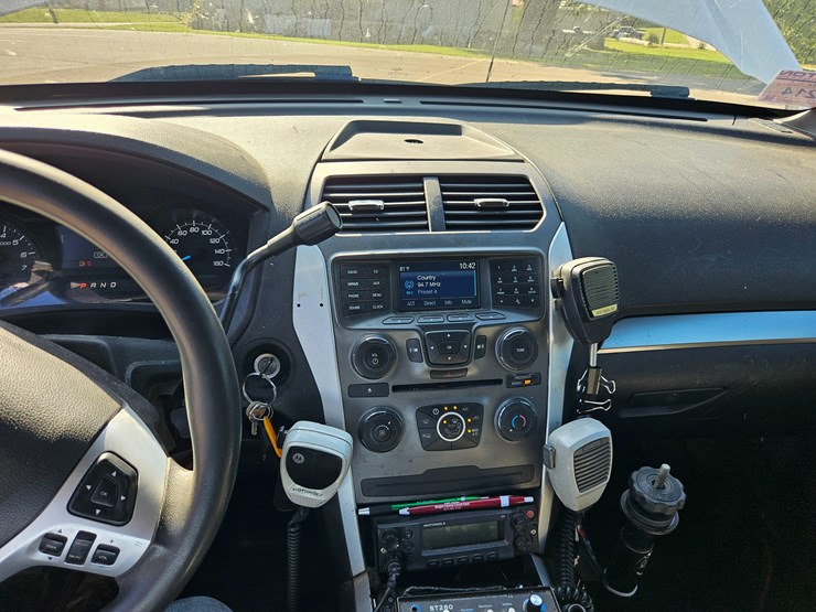 2014-ford-explorer-image-33