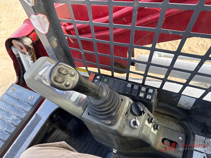 2019-takeuchi-tl8-image-16