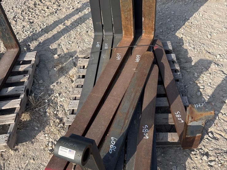 (1)-pair-of-72"-forklift-forks-image-1