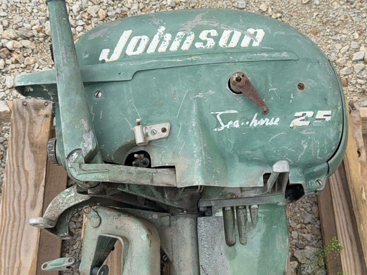 johnson-25-outboard-motor-image-5